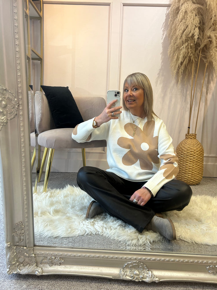 Bigger Daisy Jumper - Cream