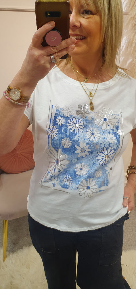 Daisy Design T Shirt - White/Blue