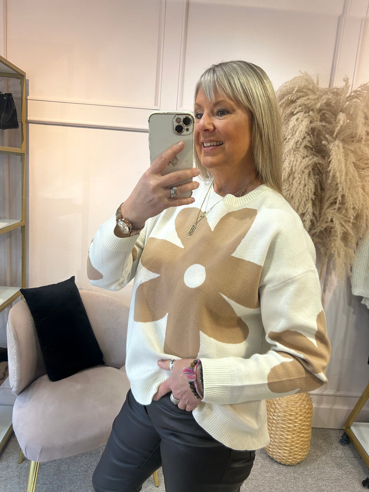 Bigger Daisy Jumper - Cream