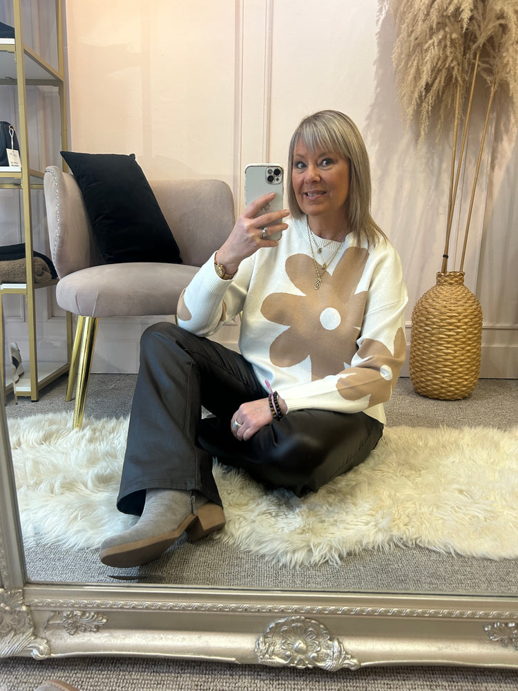 Bigger Daisy Jumper - Cream