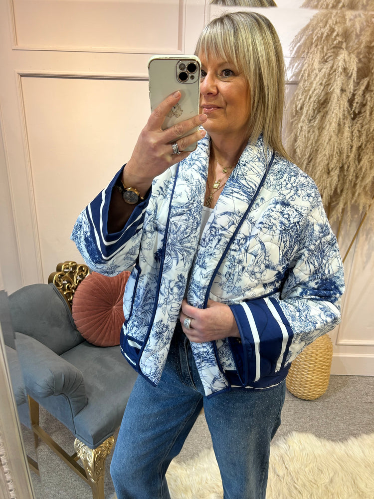 Quilted White Jungle Print Jacket - White/Blue